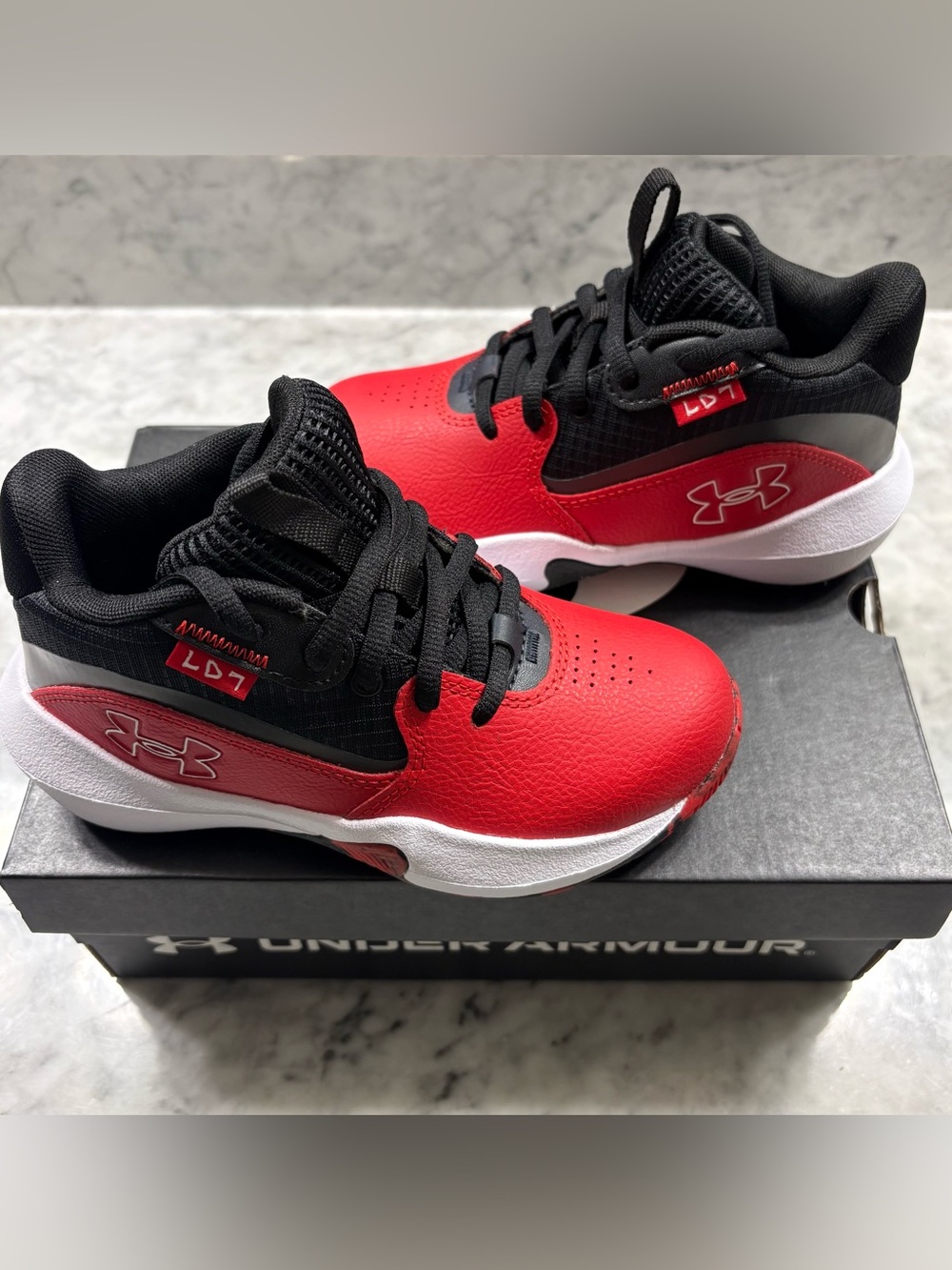 Under Armour UA Lockdown 7 Youth little Kid Basketball Shoe Black Red 11 12 13